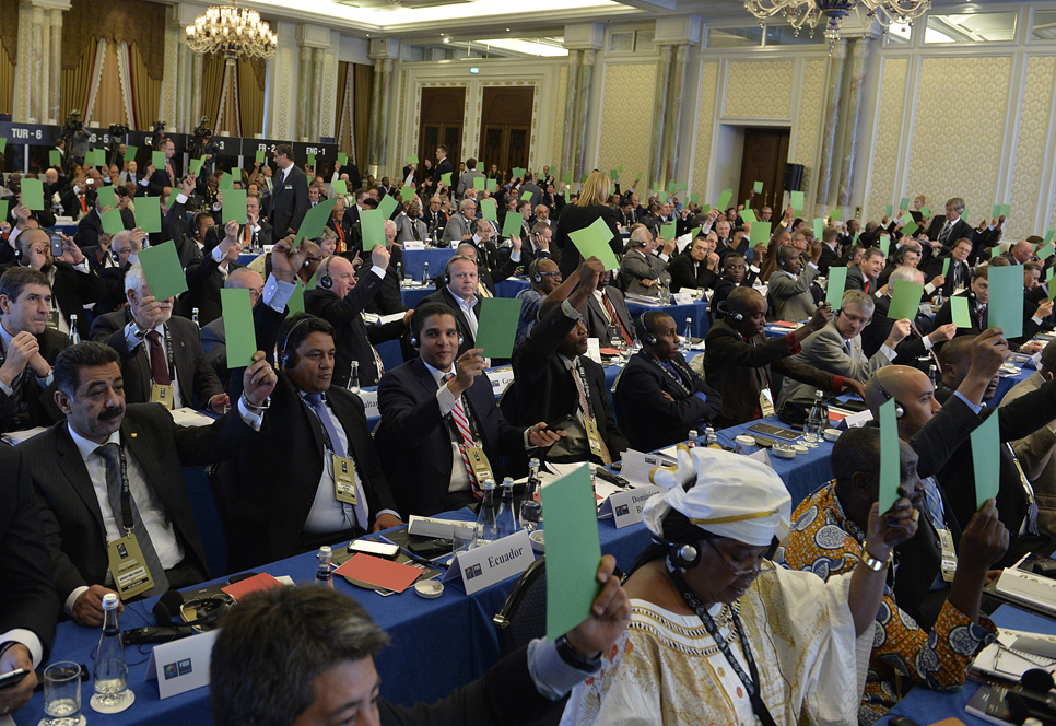 PR N14 - Extraordinary World Congress unanimo..